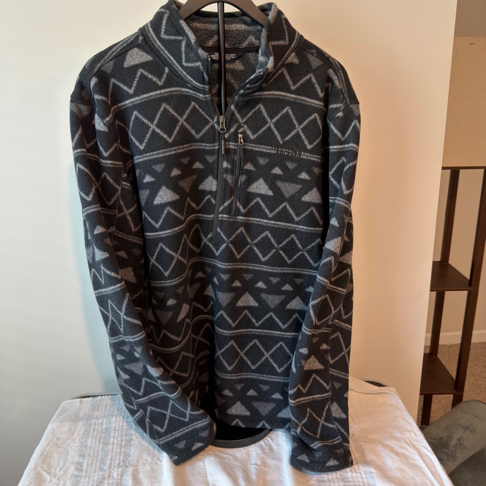 The North Face Mens XL Aztec Geometric Fleece Quarter Zip Pullover Black Grey - Picture 2 of 9